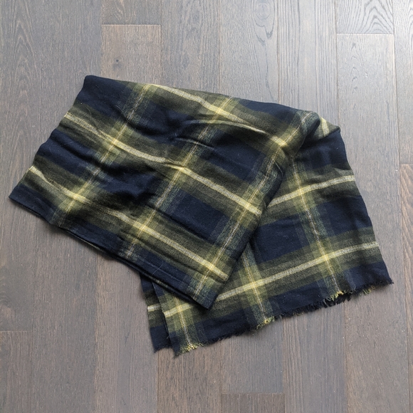 Banana Republic Plaid/Tartan Blanket Scarf - Picture 3 of 7